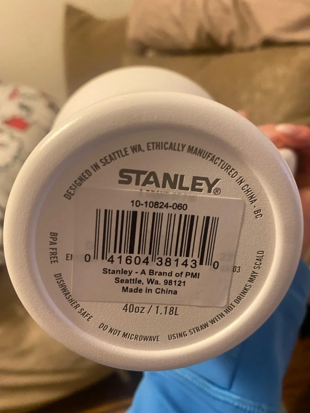 Stanley White Quencher 40oz - Picture 4 of 5